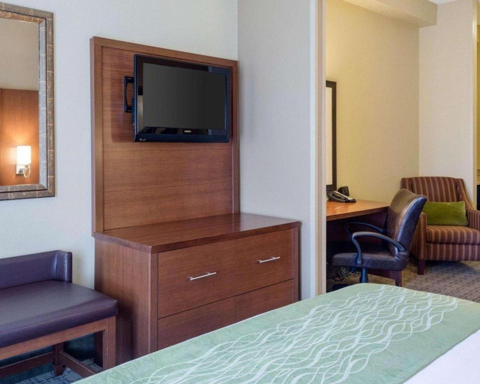 Comfort Suites Starkville Eksteriør billede